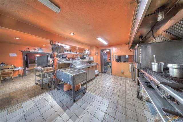 Barlee's Food & Drink: 253 Swanzey St, Keystone, SD 57751